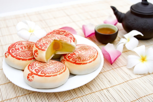 Bánh pía Sóc Trăng dậy mùi sầu riêng béo ngậy